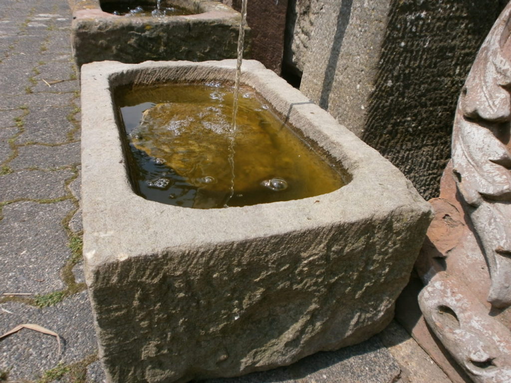 Brunnen aus alten Sandsteinen