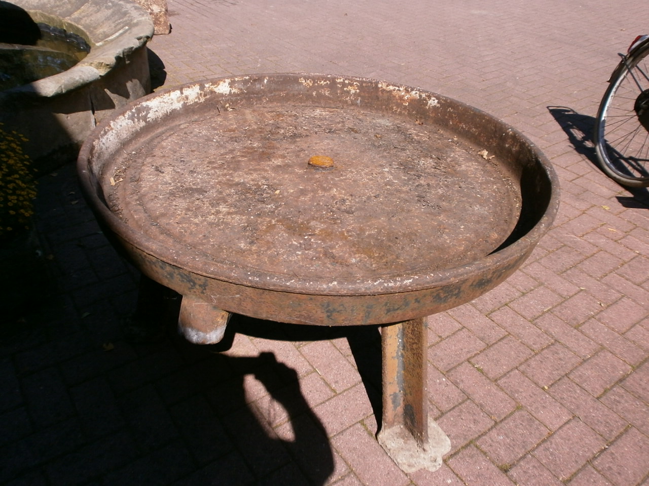 Feuerschale aus Gusseisen schwere Ausführung – Heidesandstein