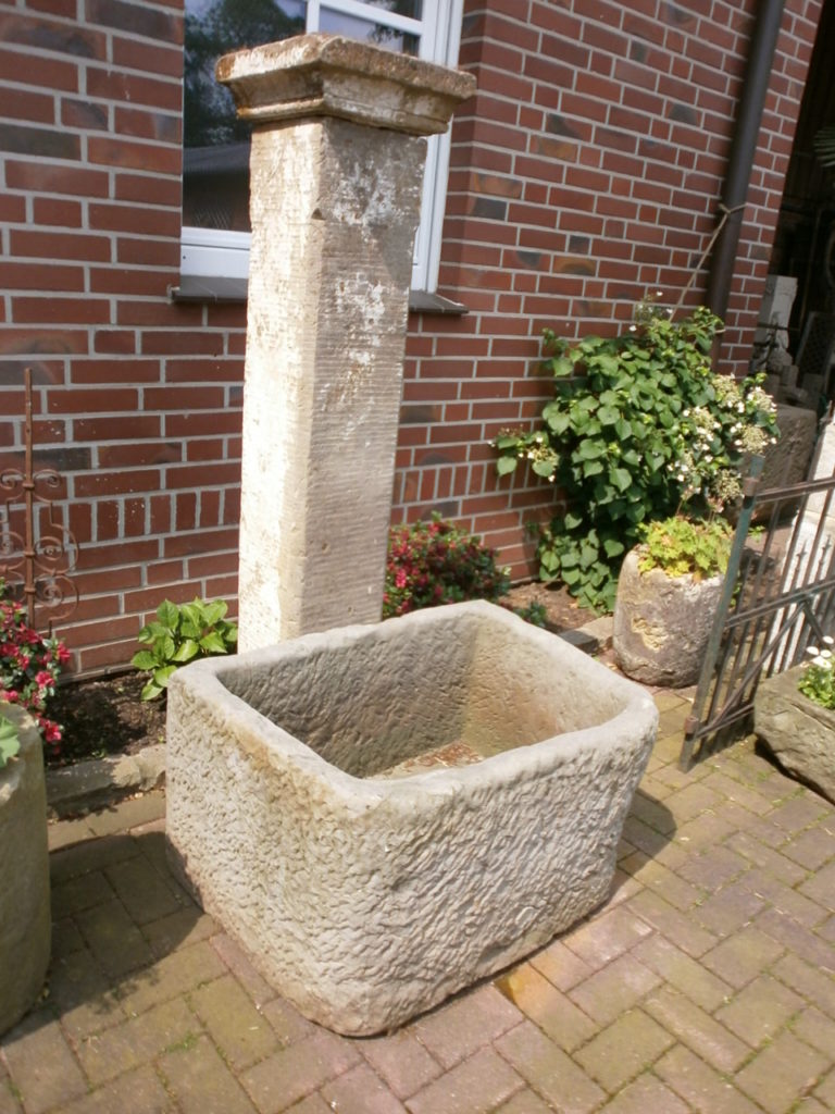 Brunnen aus alten Sandsteinen