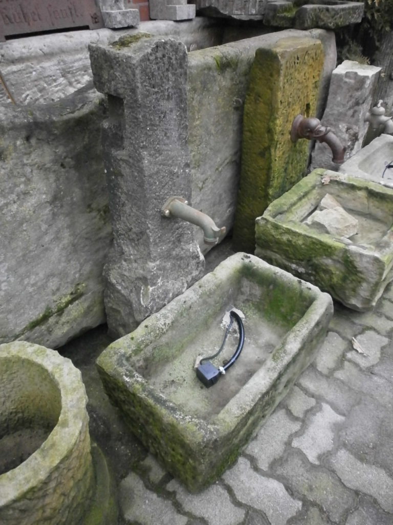 Brunnen aus alten Sandsteinen
