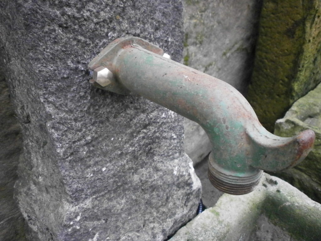 Brunnen aus alten Sandsteinen