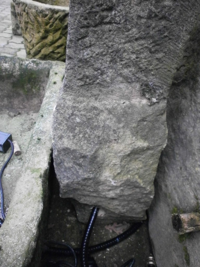 Brunnen aus alten Sandsteinen
