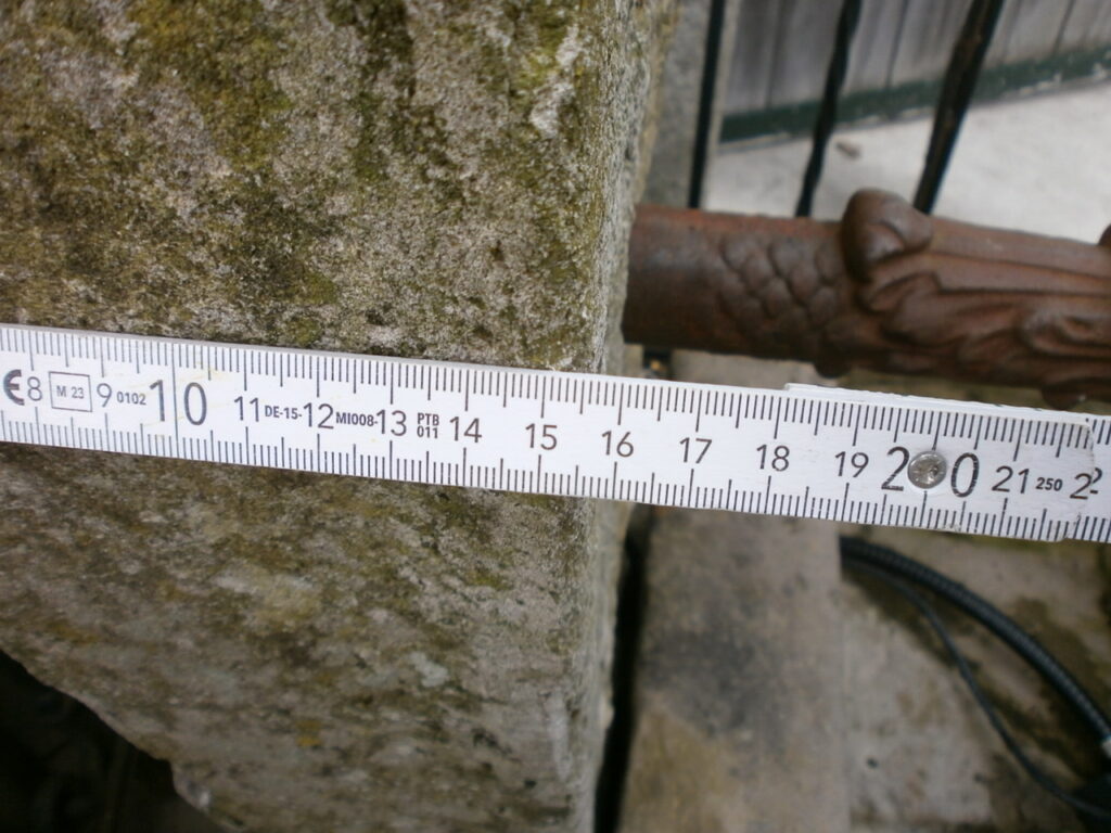 Brunnen aus alten Sandsteinen