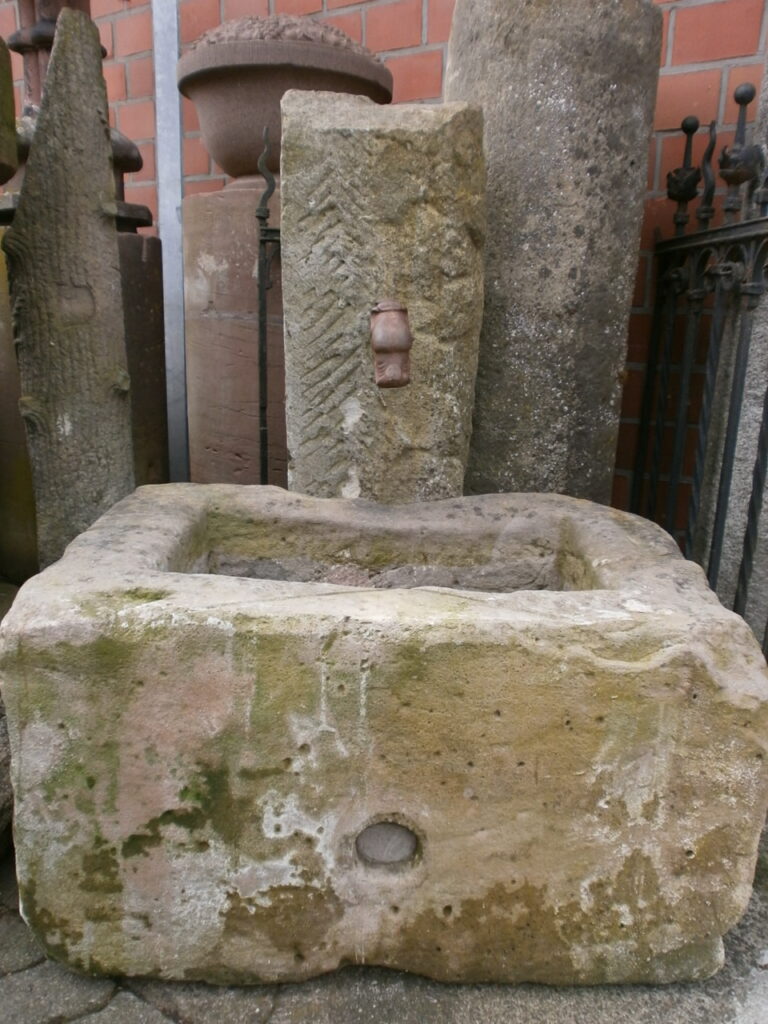 Brunnen aus alten Sandsteinen