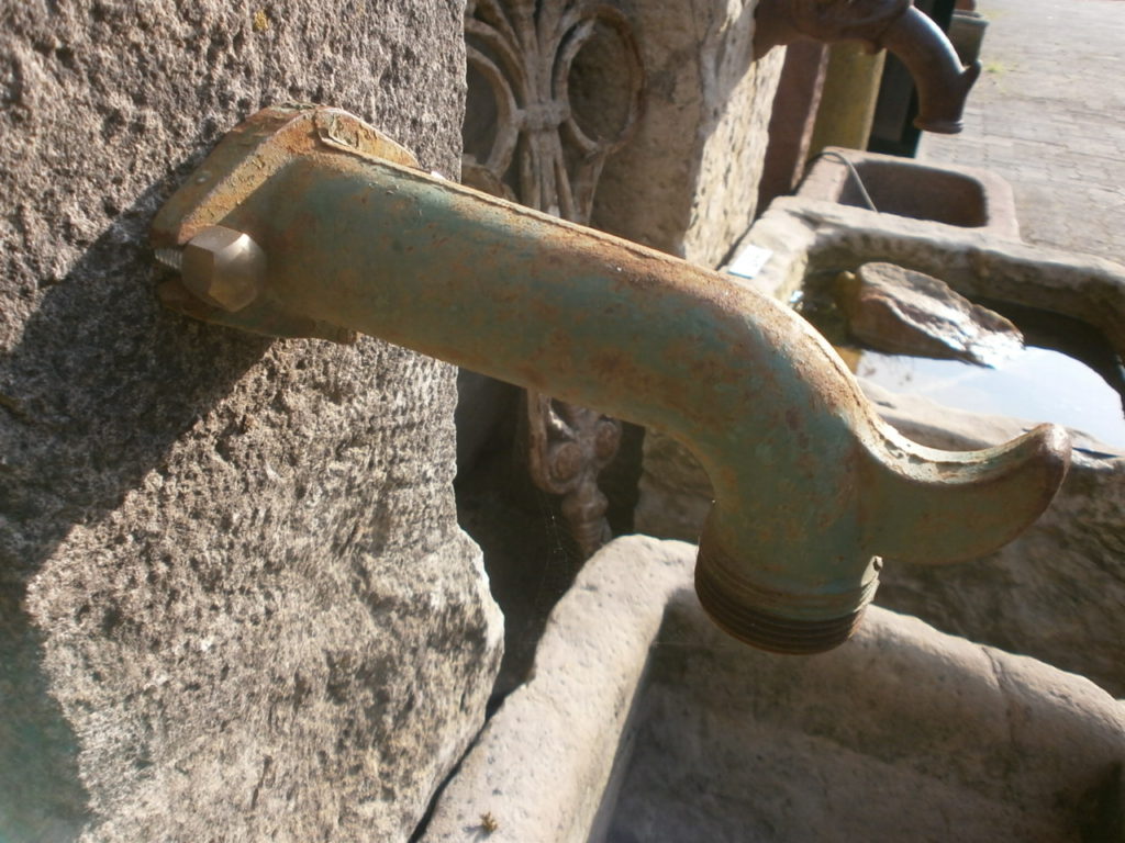 Brunnen aus alten Sandsteinen