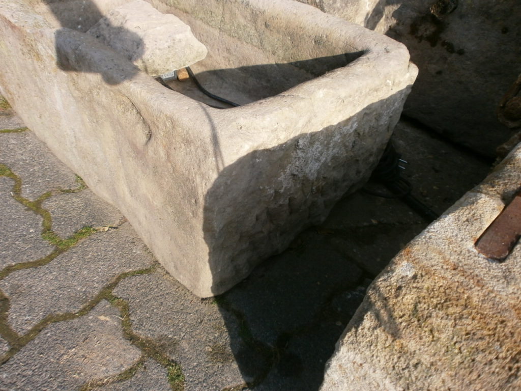 Brunnen aus alten Sandsteinen