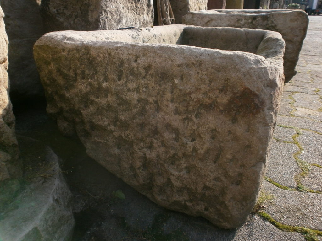 Brunnen aus alten Sandsteinen