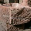Uriger Brunnen aus Sandstein antik