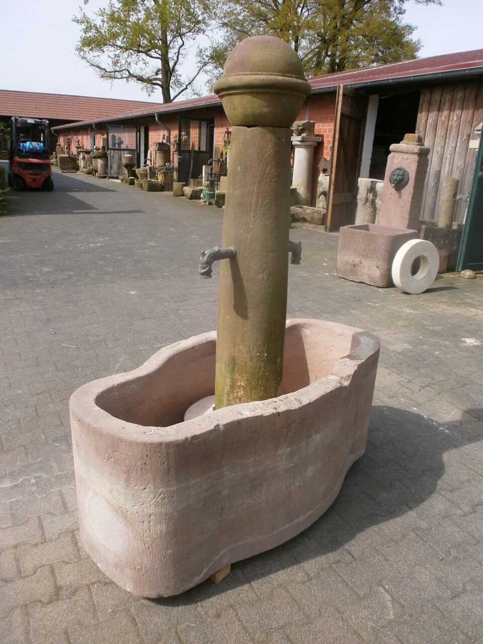 Schöner Sandsteinbrunnen Schöner Sandsteinbrunnen
