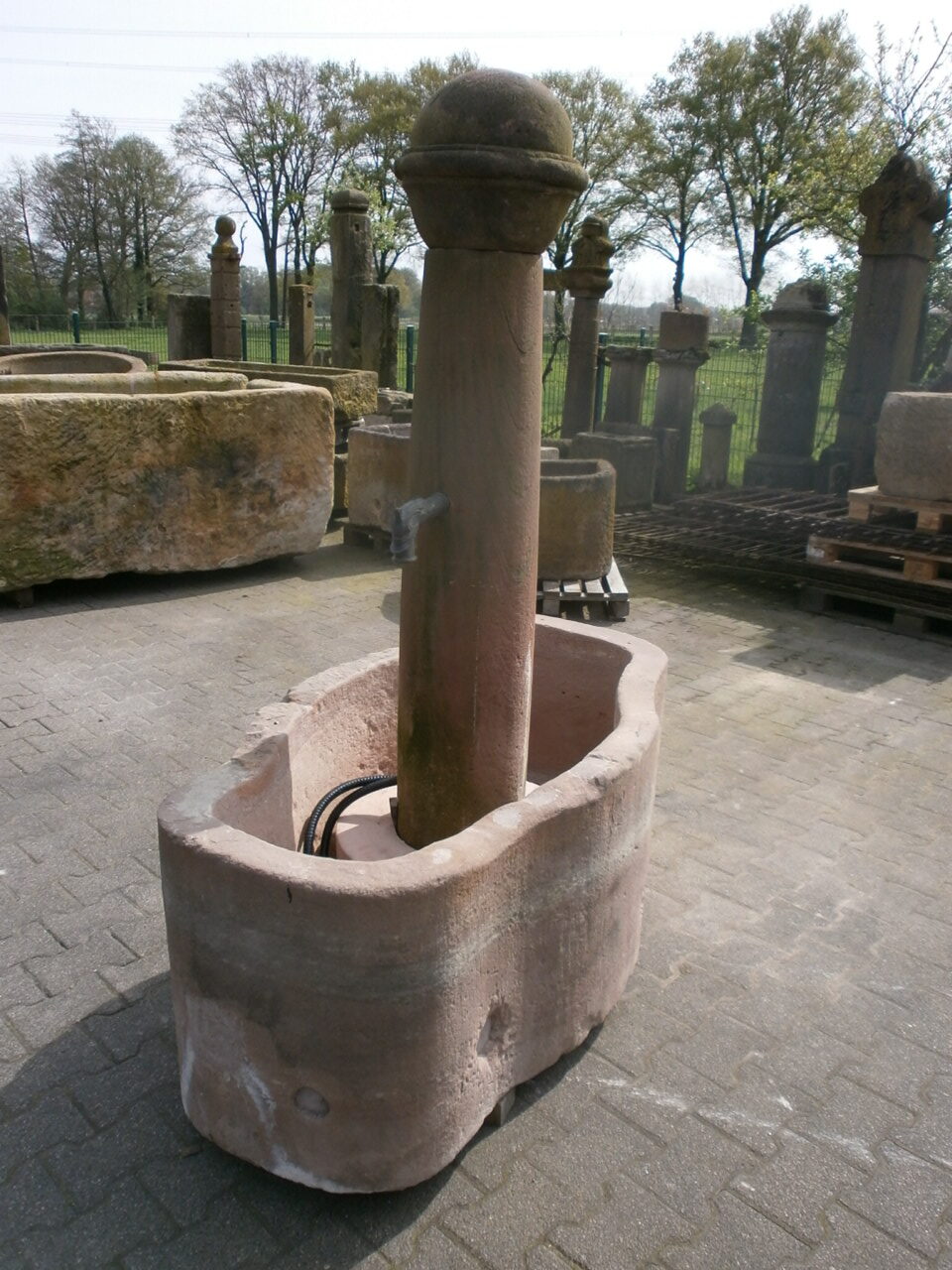 Schöner Sandsteinbrunnen Schöner Sandsteinbrunnen