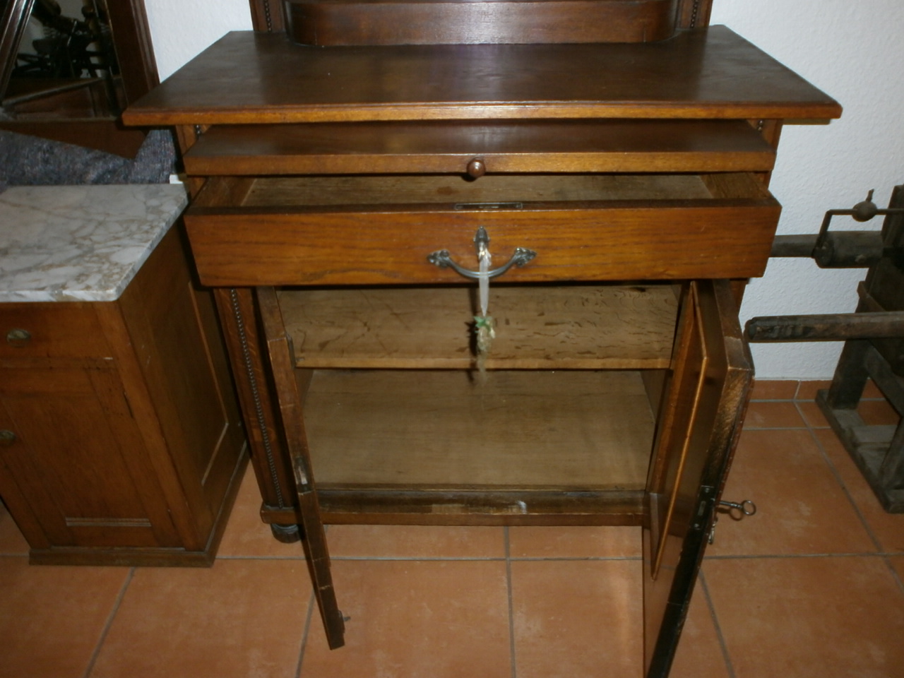 Anrichte aus Eichenholz Anrichte aus Eichenholz