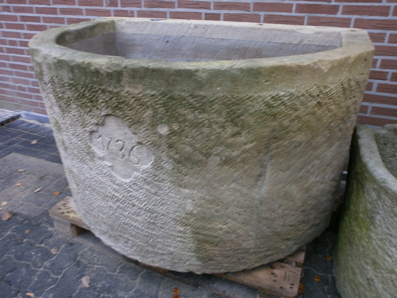 Große, halbrunde Tränke Große, halbrunde Tränke