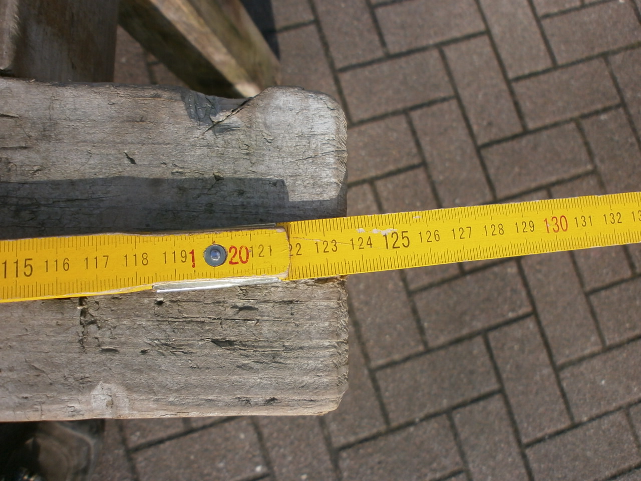 antiker Schleifstein mit Holzbock antiker Schleifstein mit Holzbock