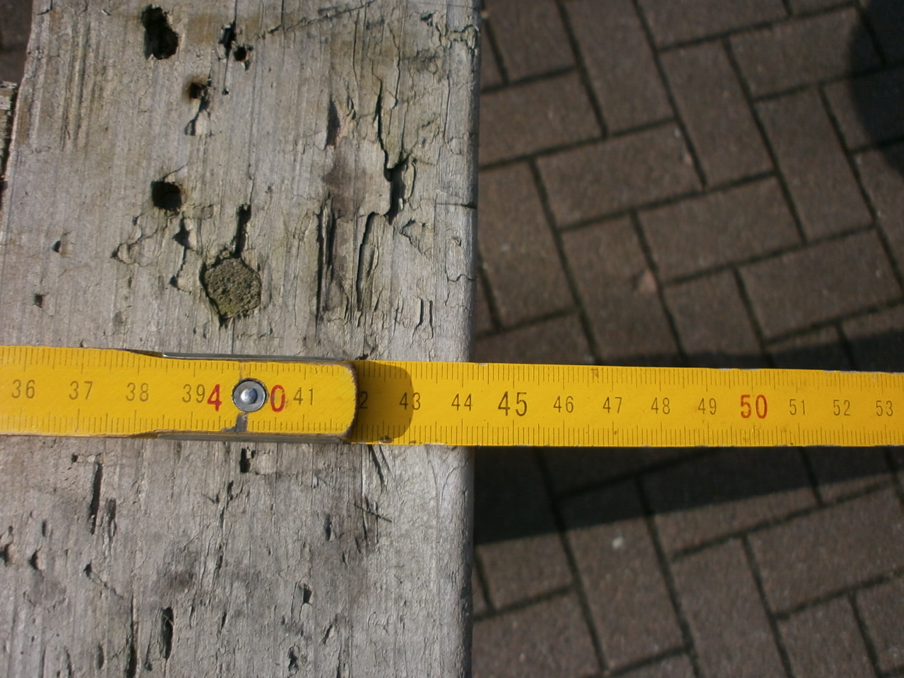 antiker Schleifstein mit Holzbock antiker Schleifstein mit Holzbock