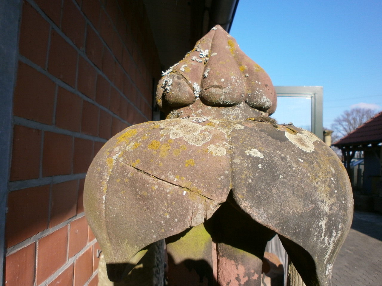 historische Bekrönung auf einem Zylinder historische Bekrönung auf einem Zylinder