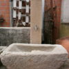 Sandsteinbrunnen aus historischen Materialien