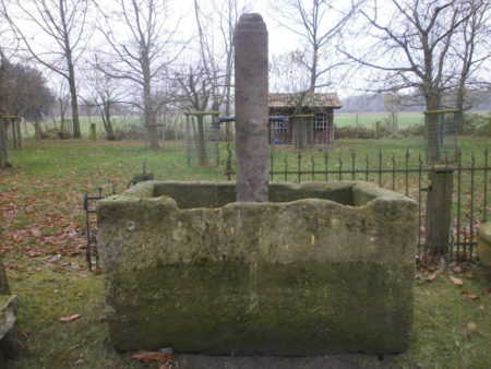 Ankündigung sehr großer Brunnen aus Sandstein