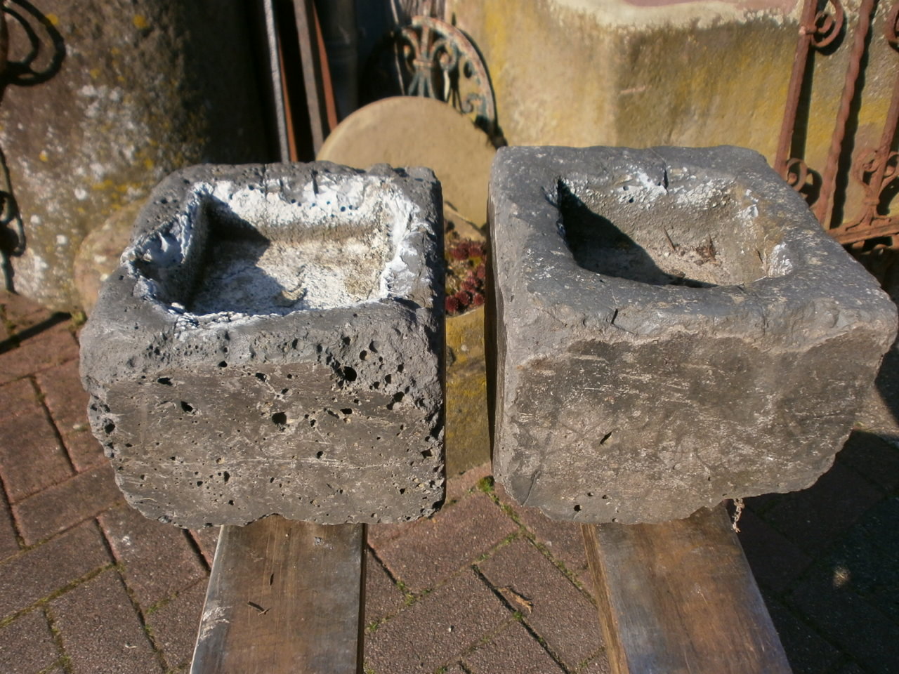 Kleine Tröge aus "Schlacke" Kleine Tröge aus "Schlacke"