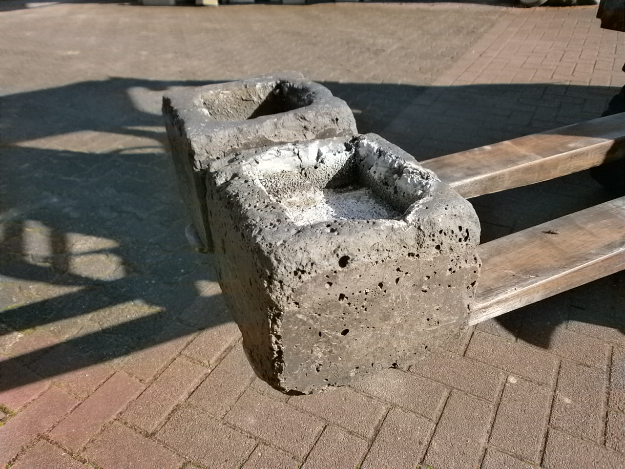 Kleine Tröge aus "Schlacke" Kleine Tröge aus "Schlacke"