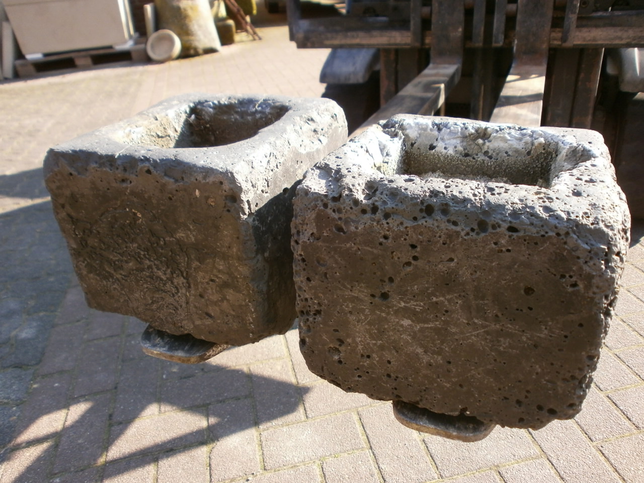Kleine Tröge aus "Schlacke" Kleine Tröge aus "Schlacke"