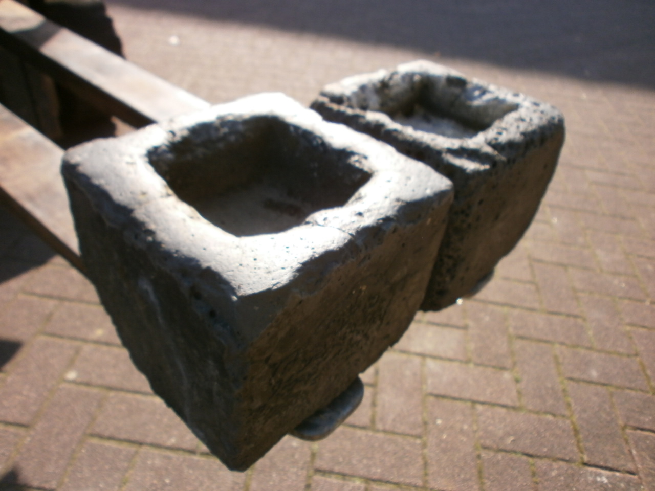 Kleine Tröge aus "Schlacke" Kleine Tröge aus "Schlacke"