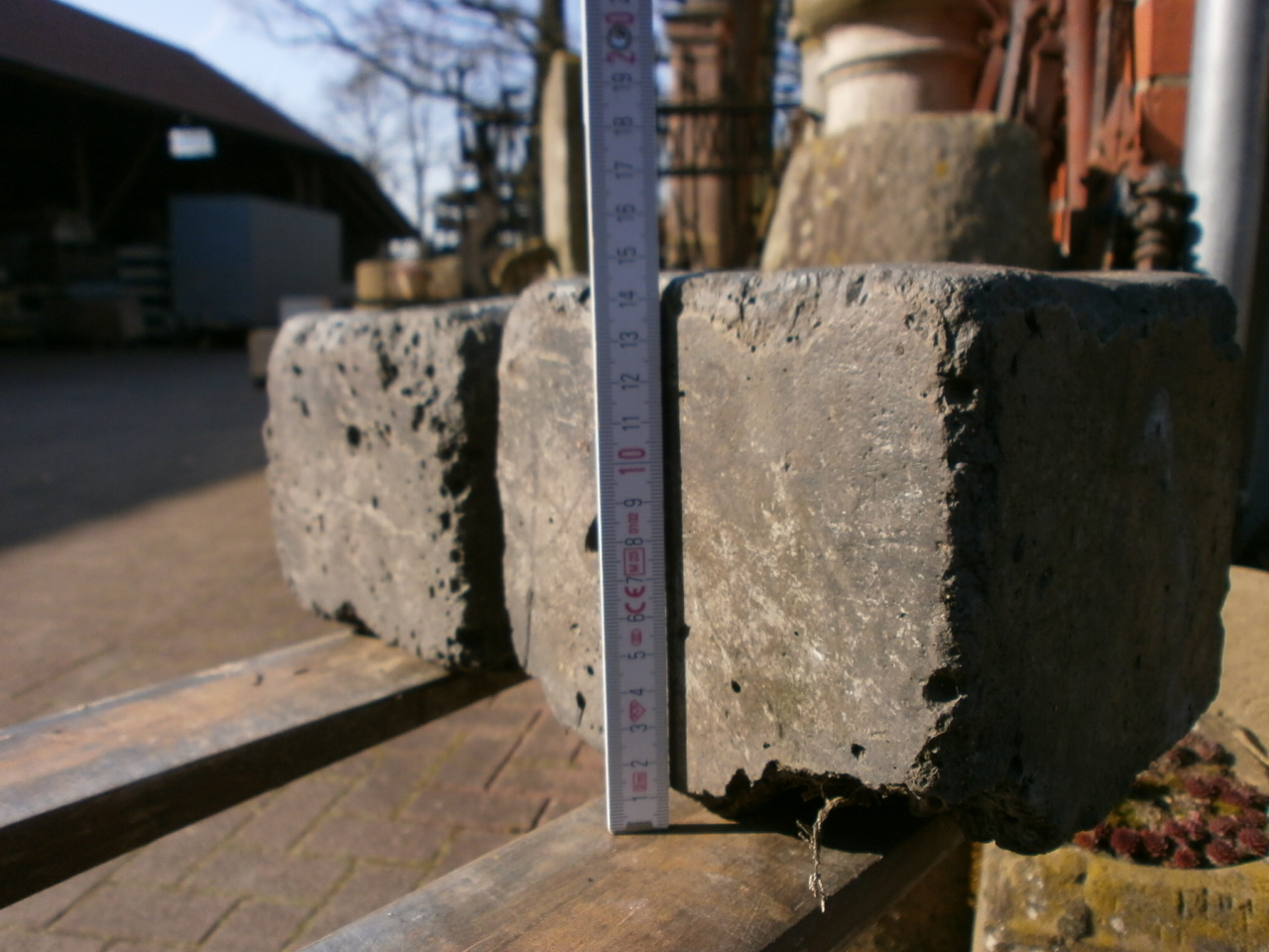 Kleine Tröge aus "Schlacke" Kleine Tröge aus "Schlacke"
