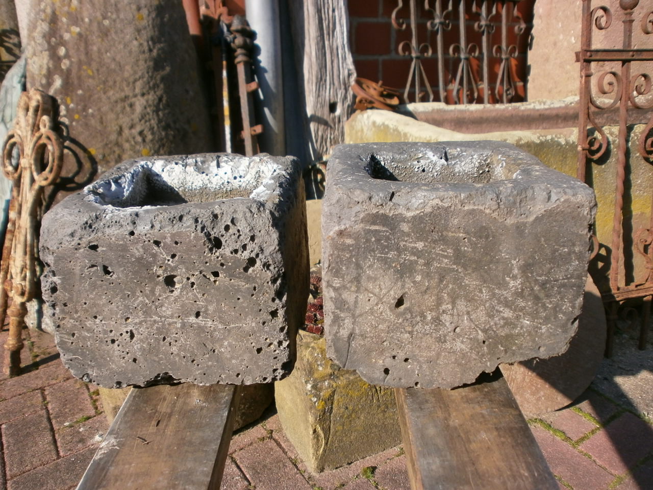 Kleine Tröge aus "Schlacke" Kleine Tröge aus "Schlacke"