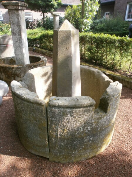Material für einen Ziehbrunnen mit Säule