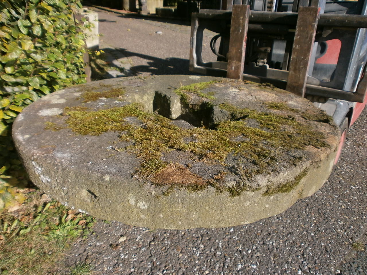 Mühlstein aus Sandstein Mühlstein aus Sandstein