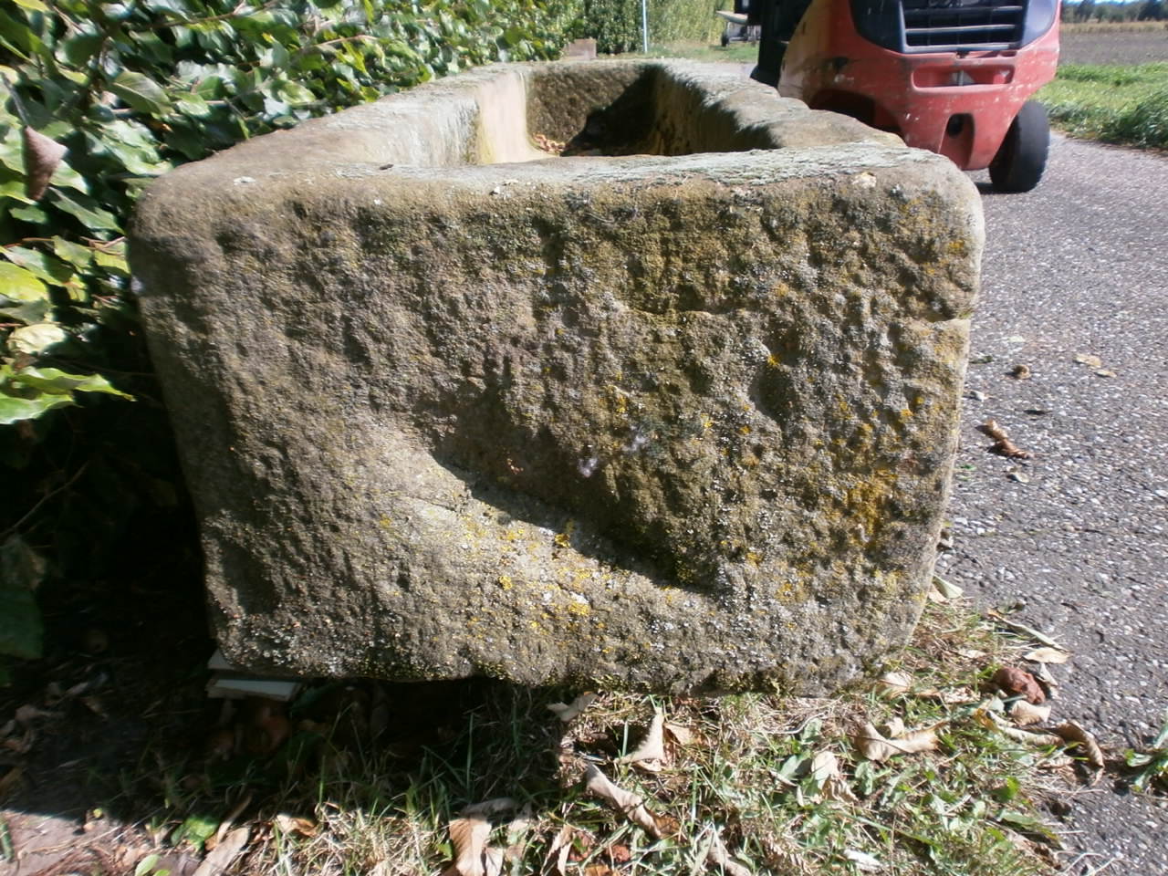 Brunnetrog aus Sandstein Brunnetrog aus Sandstein