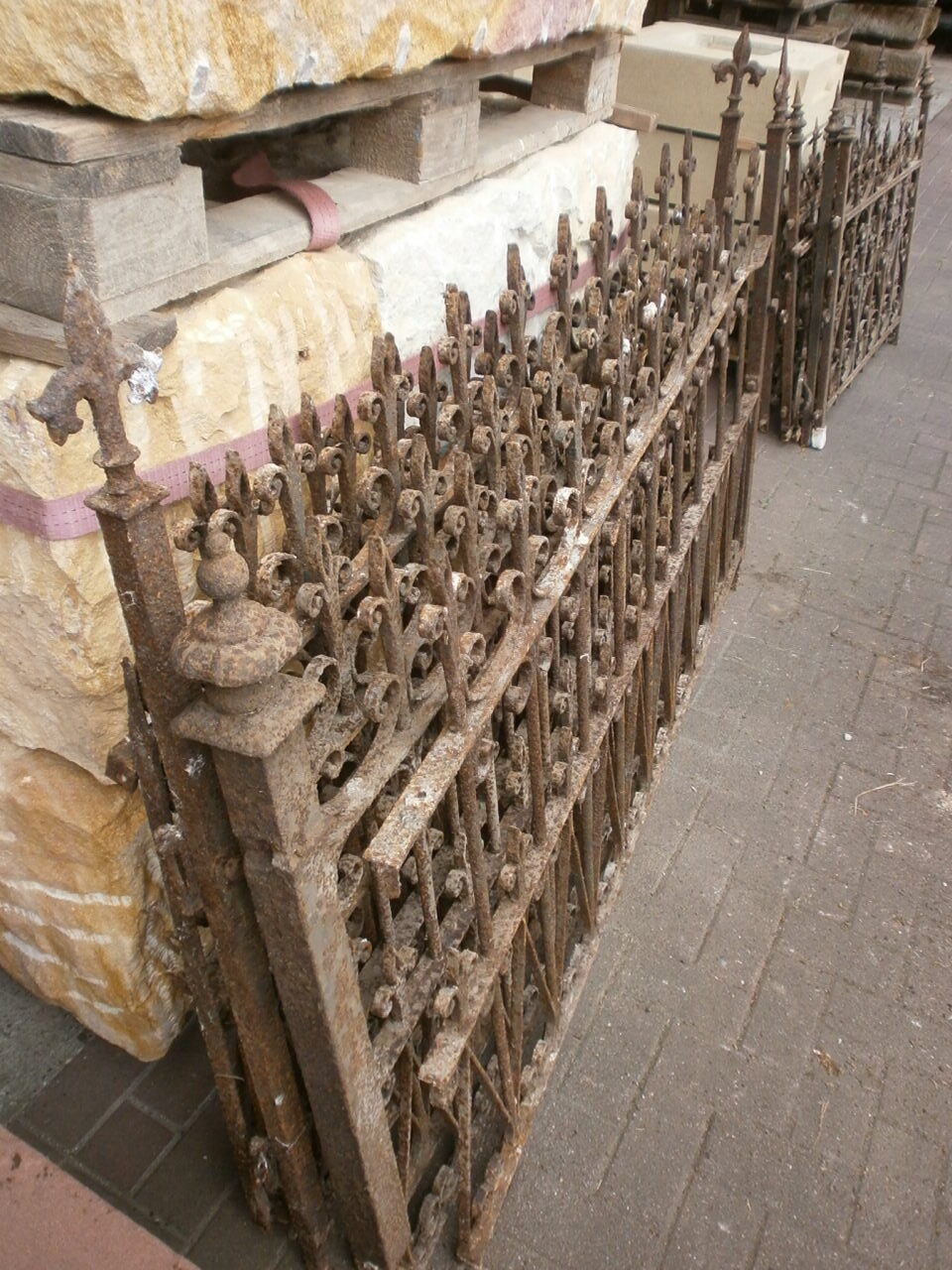 ca. 8,4m antiker Zaun ca. 8,4m antiker Zaun