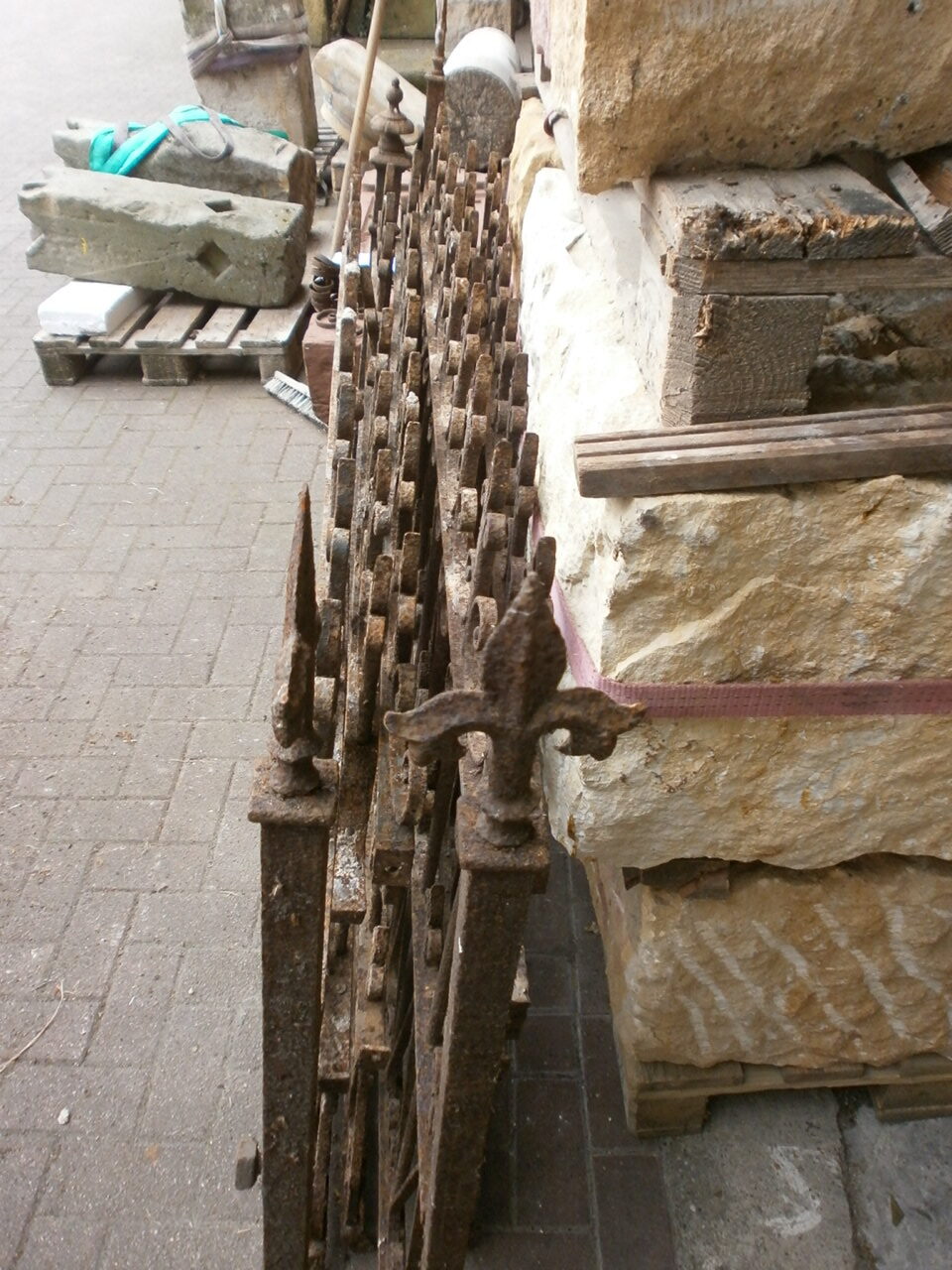 ca. 8,4m antiker Zaun ca. 8,4m antiker Zaun