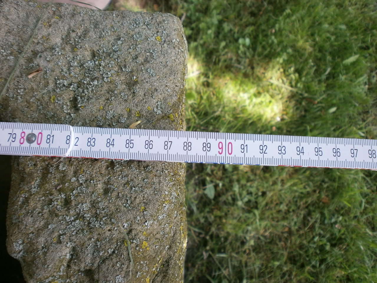 Sandsteinbrunnen in einer schönen Größe Sandsteinbrunnen in einer schönen Größe