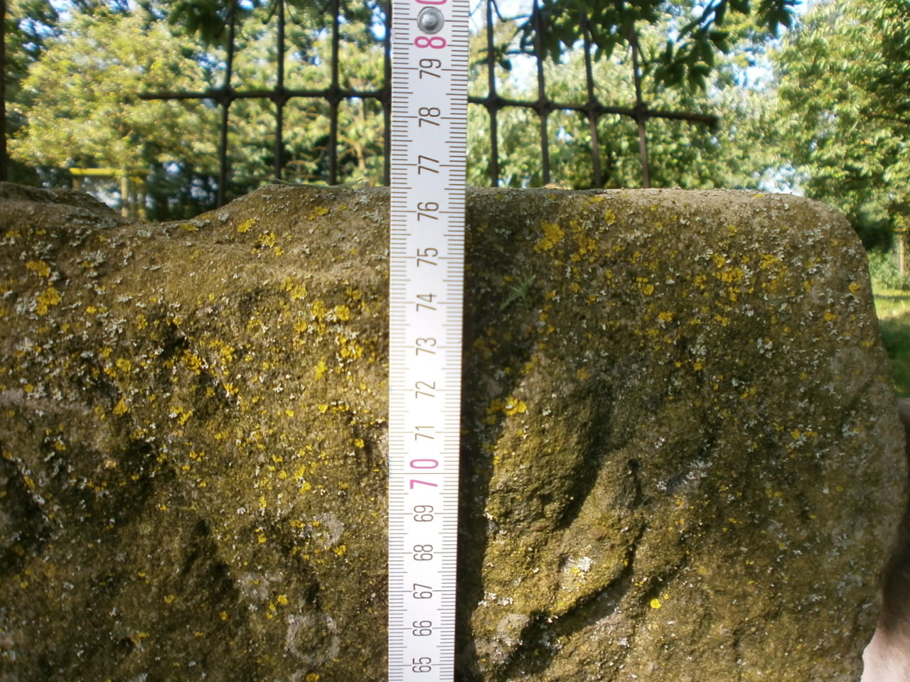 Sandsteinbrunnen in einer schönen Größe Sandsteinbrunnen in einer schönen Größe