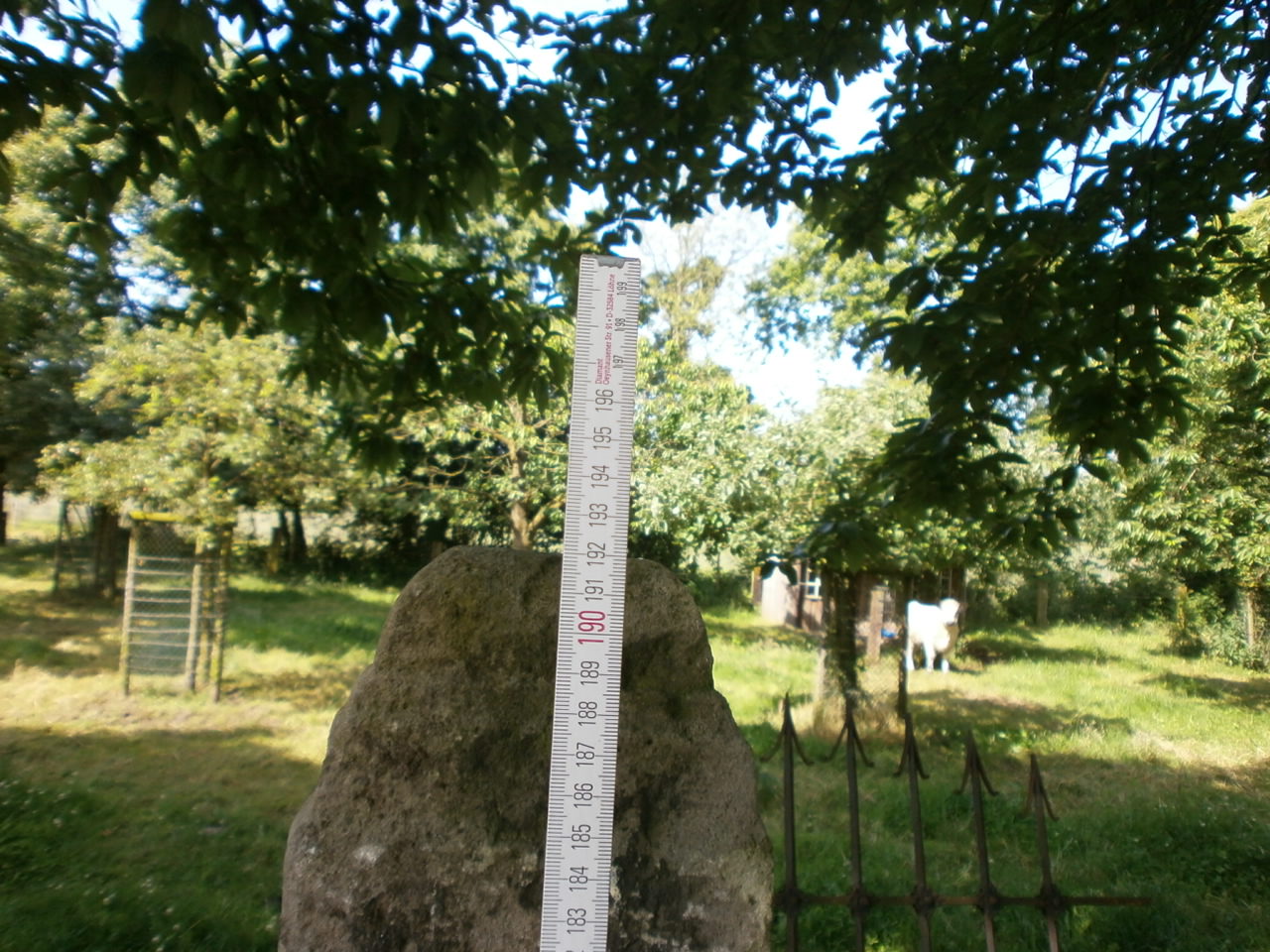 Sandsteinbrunnen in einer schönen Größe Sandsteinbrunnen in einer schönen Größe