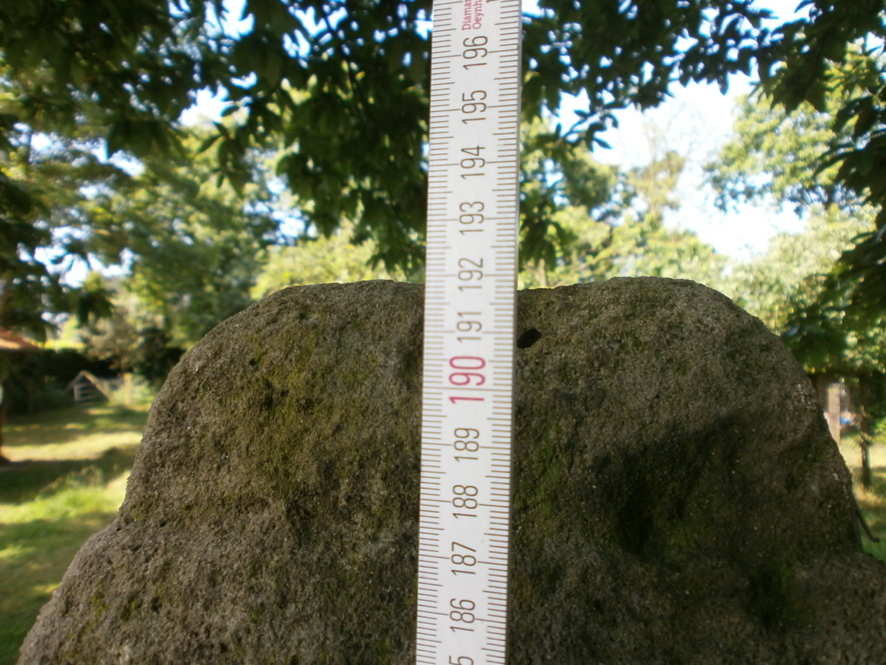 Sandsteinbrunnen in einer schönen Größe Sandsteinbrunnen in einer schönen Größe