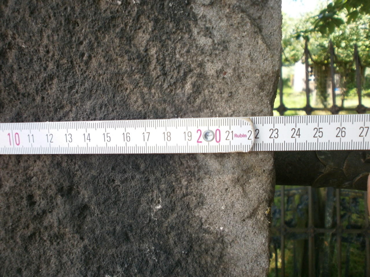 Sandsteinbrunnen in einer schönen Größe Sandsteinbrunnen in einer schönen Größe