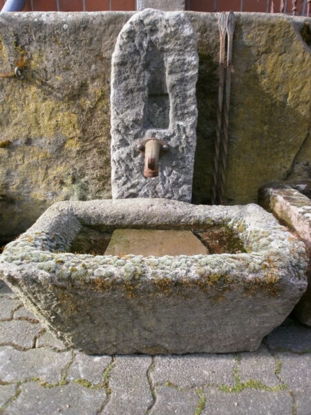 Sandsteinbrunnen aus antikem Sandstein