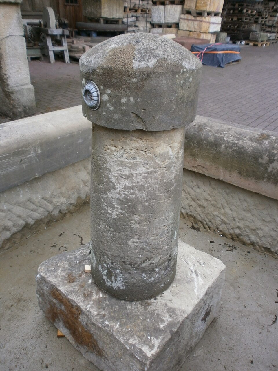 Toller, großer Brunnen aus antikem Material Toller, großer Brunnen aus antikem Material