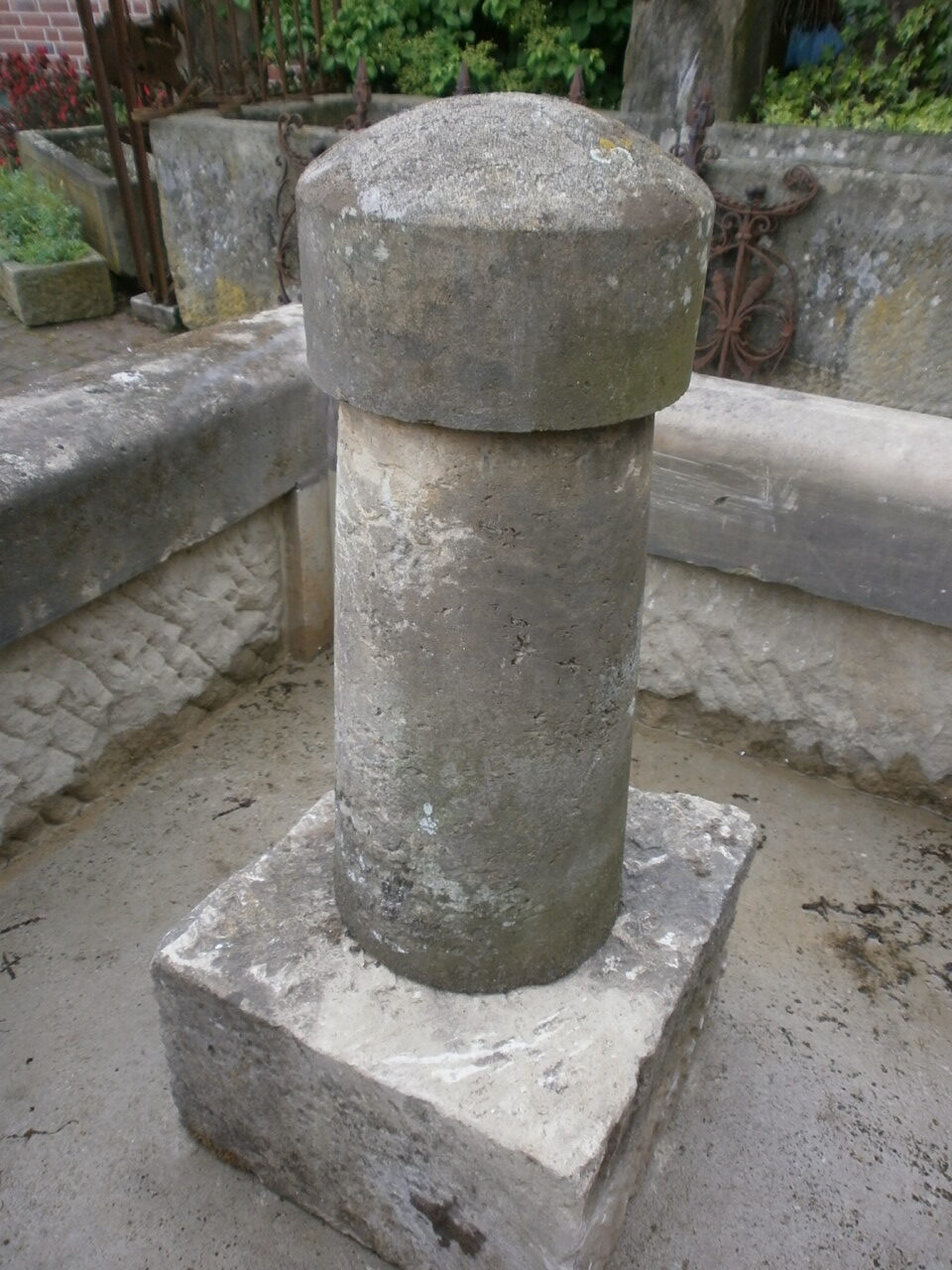 Toller, großer Brunnen aus antikem Material Toller, großer Brunnen aus antikem Material