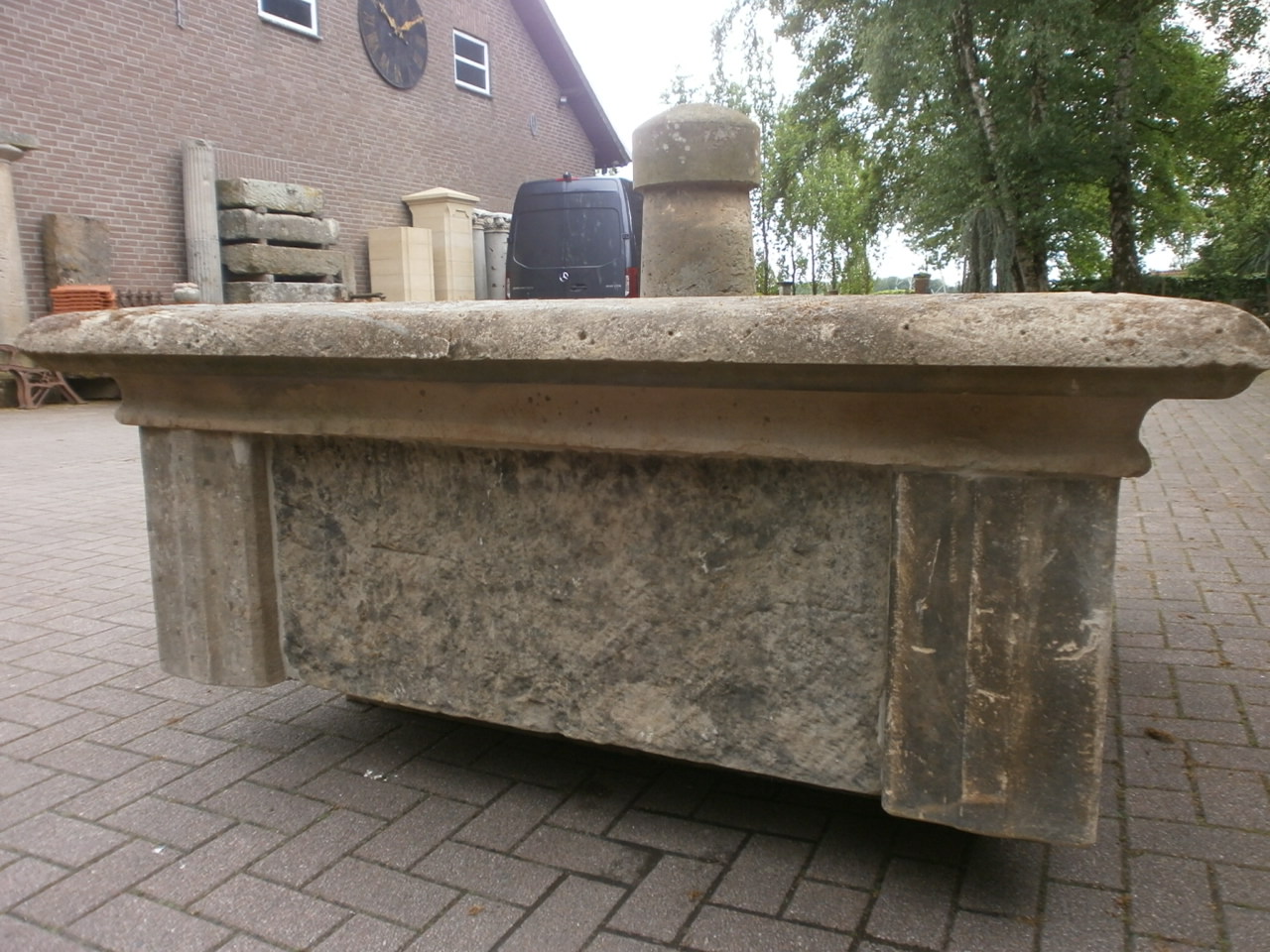 Toller, großer Brunnen aus antikem Material Toller, großer Brunnen aus antikem Material