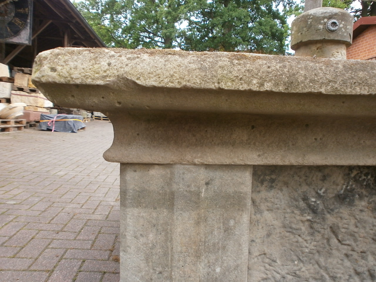 Toller, großer Brunnen aus antikem Material Toller, großer Brunnen aus antikem Material