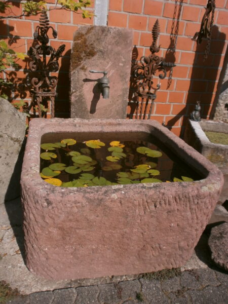 Antiker Sandsteinbrunnen Antiker Sandsteinbrunnen