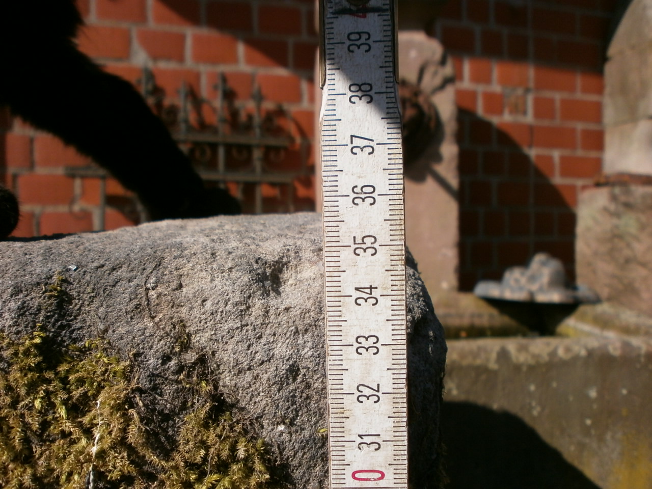 Traumhafter Futtertrog aus Sandstein Traumhafter Futtertrog aus Sandstein