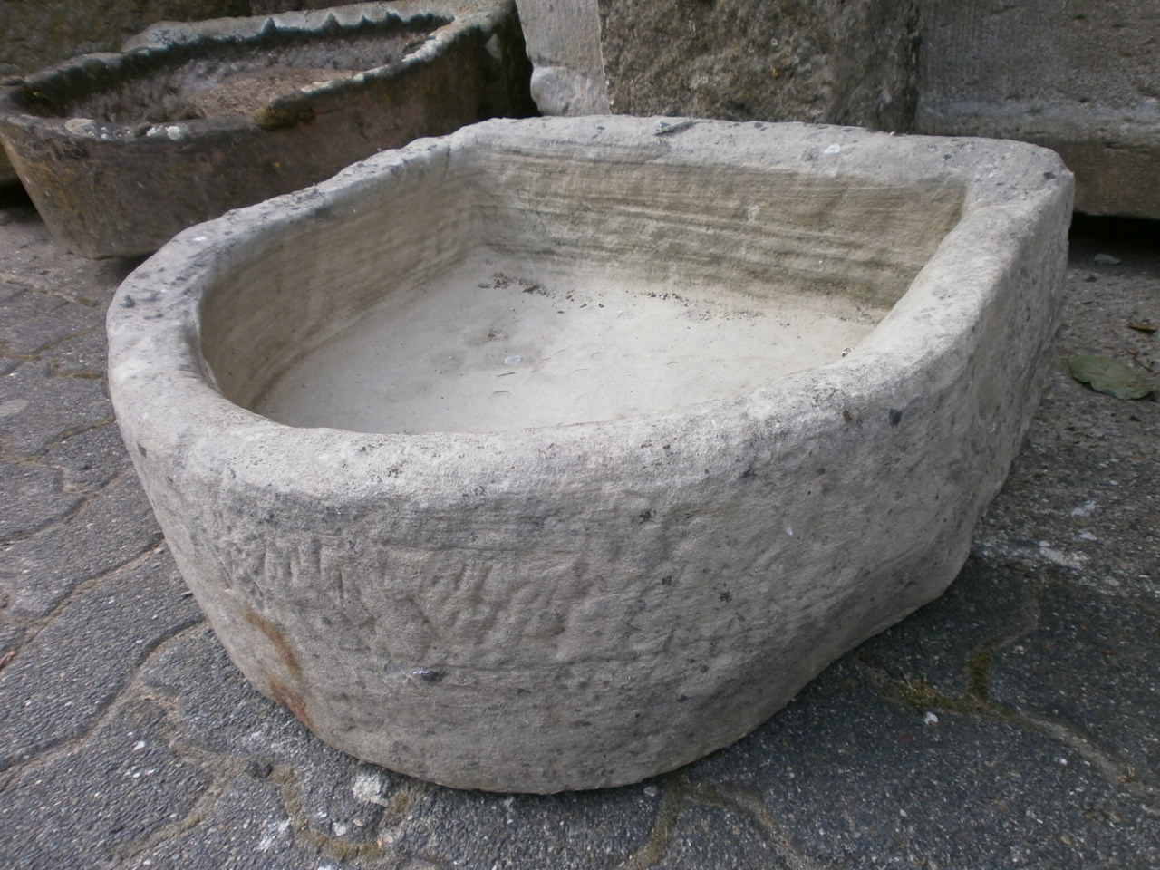 kleiner aber feiner Sandsteinbrunnen kleiner aber feiner Sandsteinbrunnen