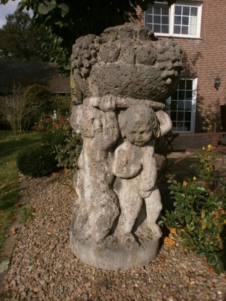 Figuren und Kunstwerke